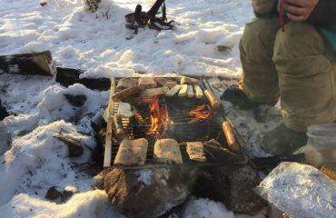 Dog Sledding : Lunch over a campfire